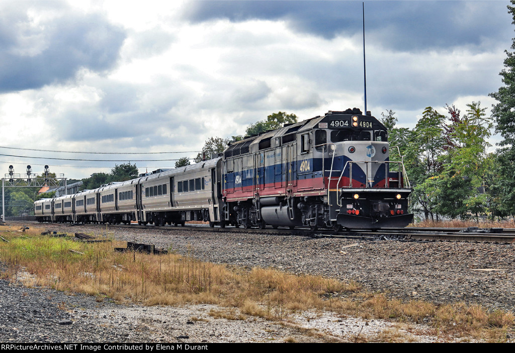 MNCR 4904 on train 1353